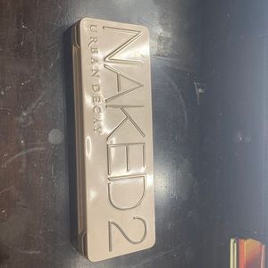 Urban Decay Naked 2 eyeshadow palette